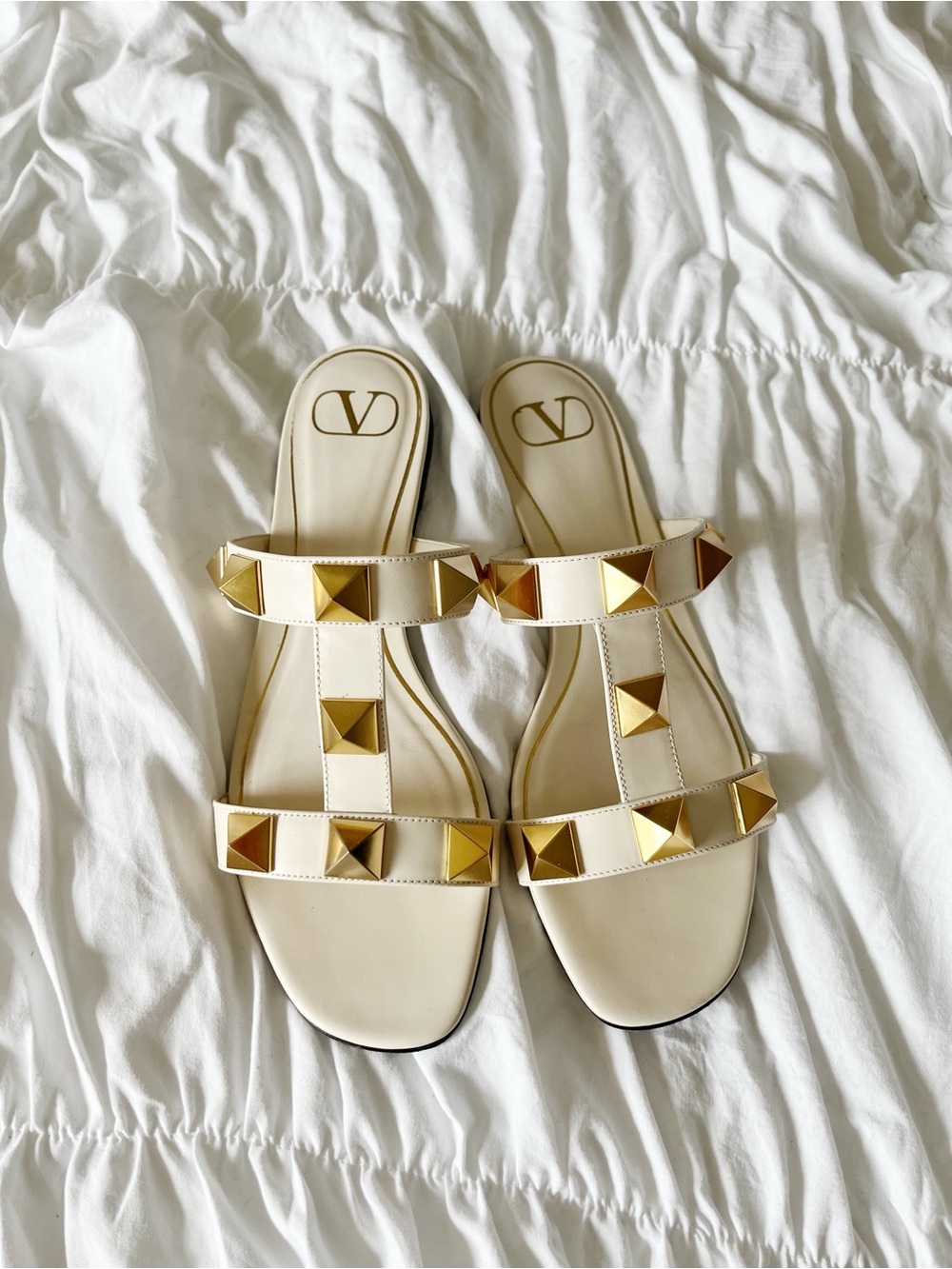 VALENTINO Valentino Garavani Roman Stud Slides EU 40 Cream White